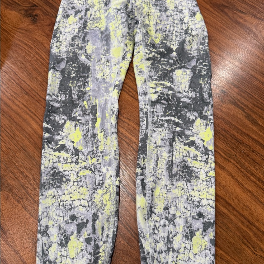 Lululemon size 8 Gray and Yellow